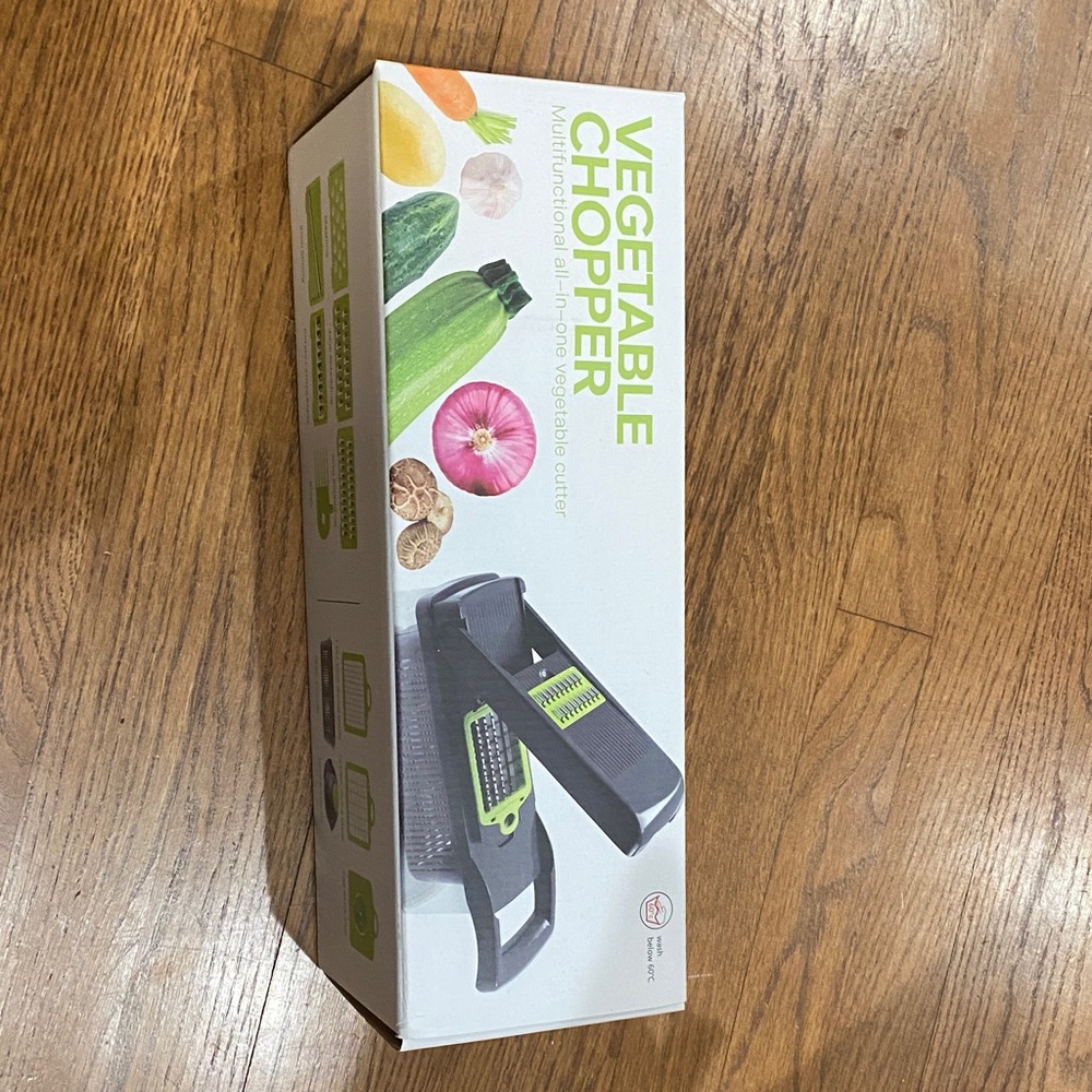 Vegetable Chopper with Green Accents